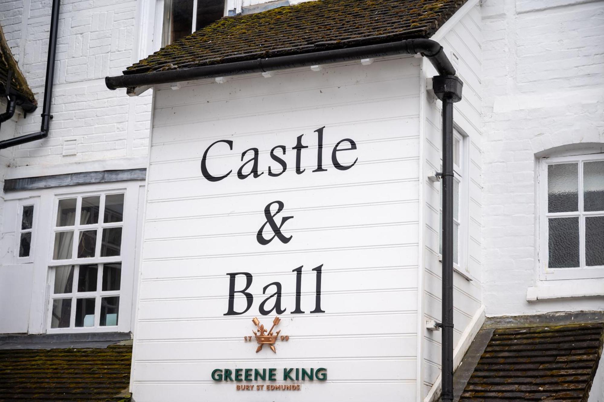Castle And Ball By Greene King Inns Марлбъро Екстериор снимка